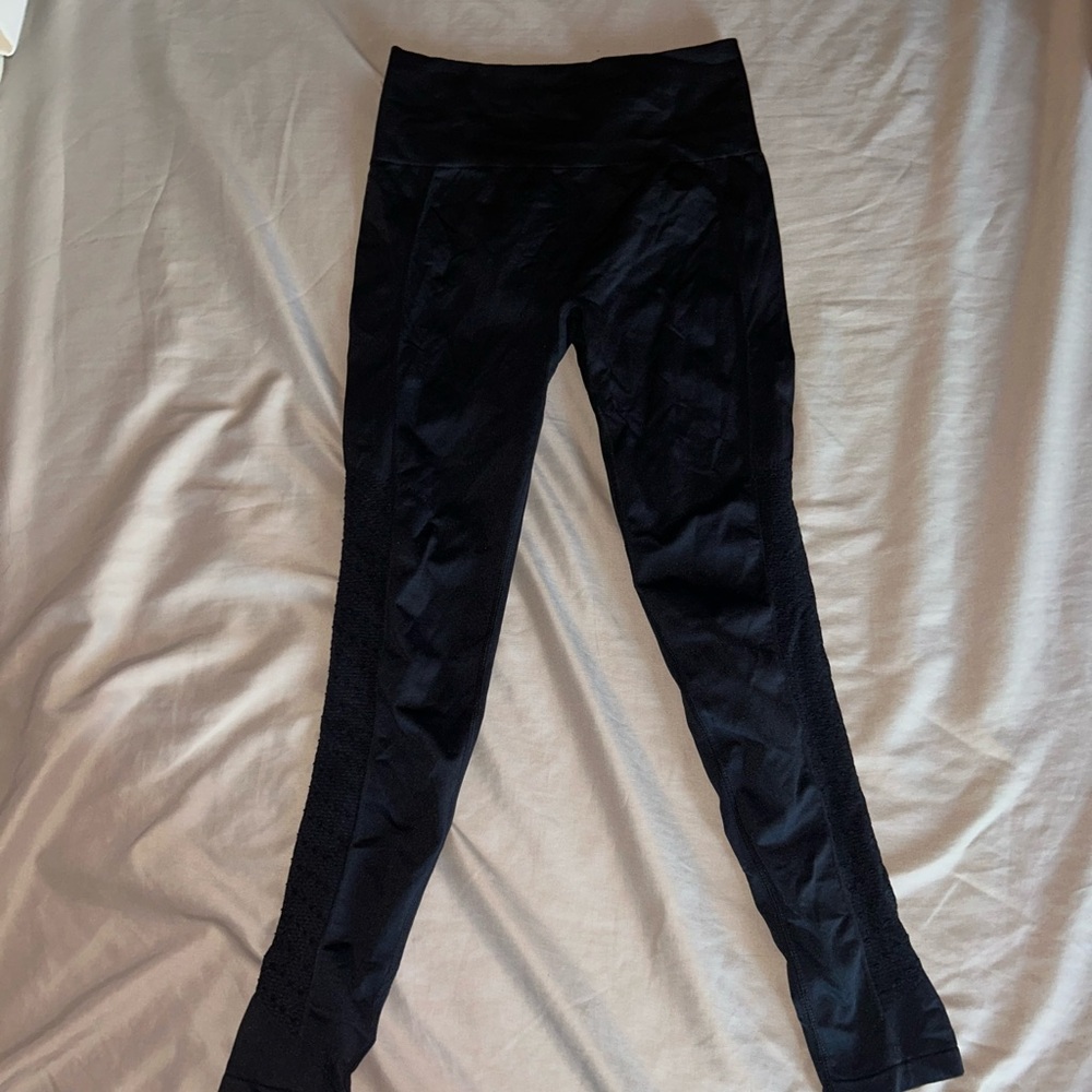 Selling black fabletics leggings!
